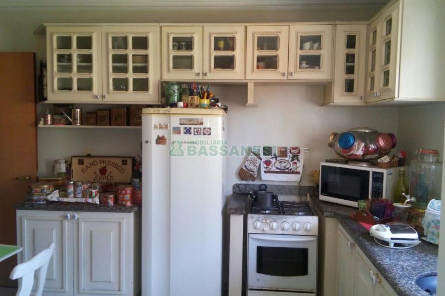 Apto Mobiliado com 95m², 3 dormitórios, 2 vagas, no bairro Rio Branco em Caxias do Sul para Comprar