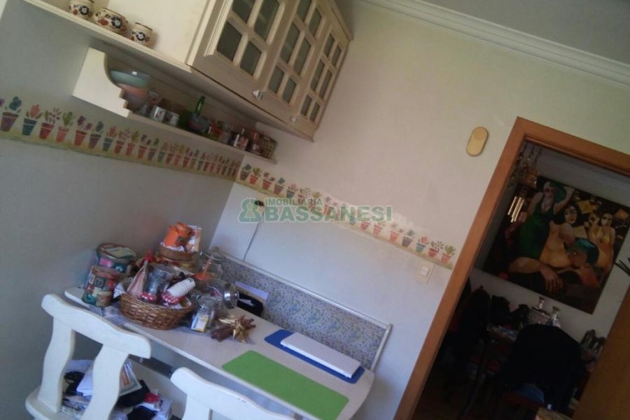 Apto Mobiliado com 95m², 3 dormitórios, 2 vagas, no bairro Rio Branco em Caxias do Sul para Comprar