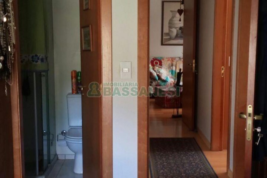 Apto Mobiliado com 95m², 3 dormitórios, 2 vagas, no bairro Rio Branco em Caxias do Sul para Comprar