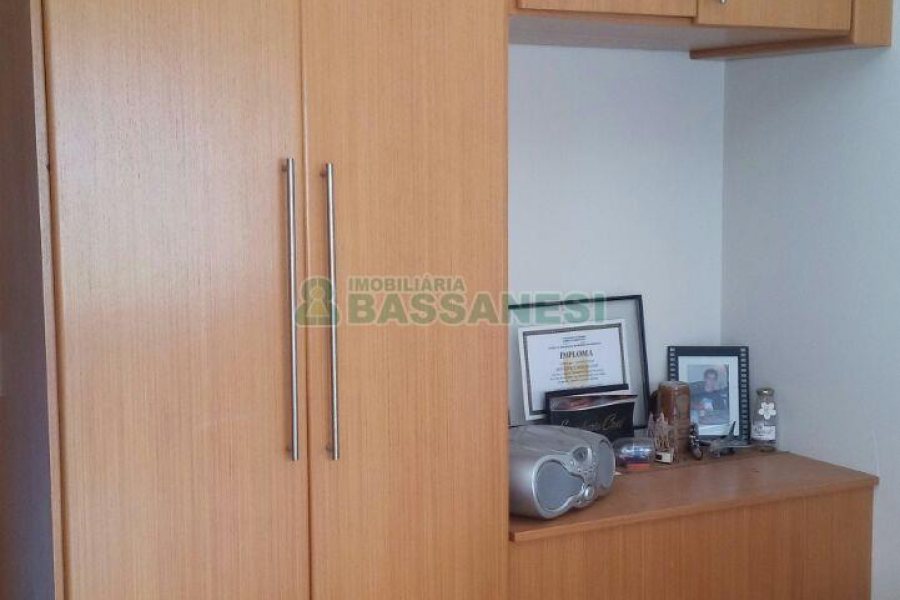 Apto Mobiliado com 95m², 3 dormitórios, 2 vagas, no bairro Rio Branco em Caxias do Sul para Comprar