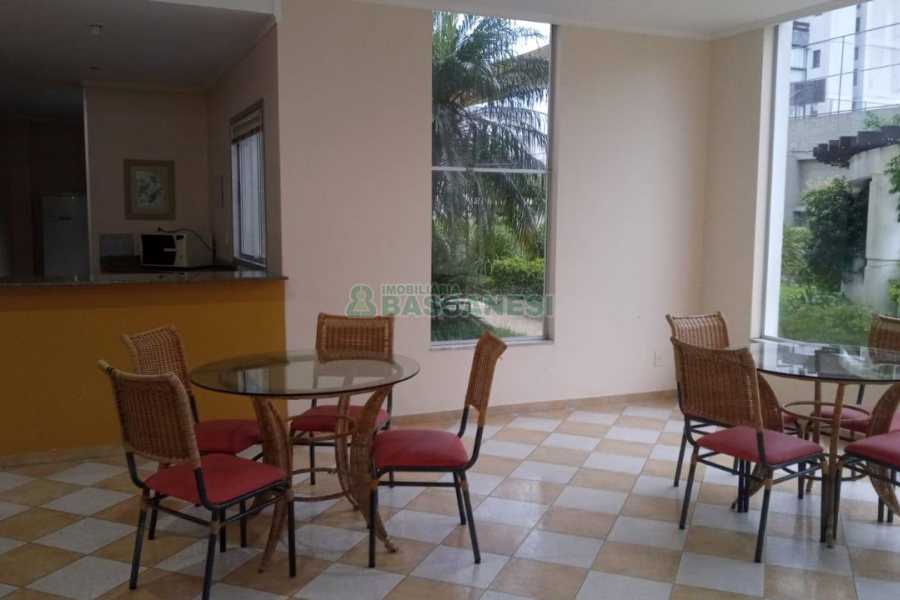 Apto Mobiliado com 95m², 3 dormitórios, 2 vagas, no bairro Rio Branco em Caxias do Sul para Comprar