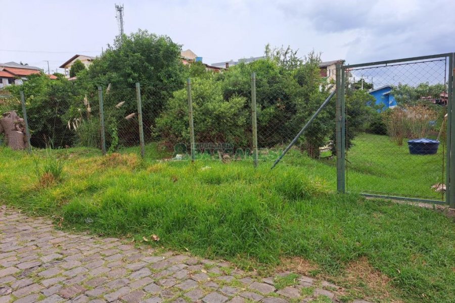 Terreno com 360m², no bairro Charqueadas em Caxias do Sul para Comprar