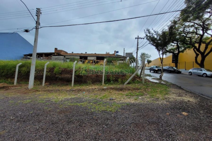Terreno com 410m², no bairro Exposição em Caxias do Sul para Comprar