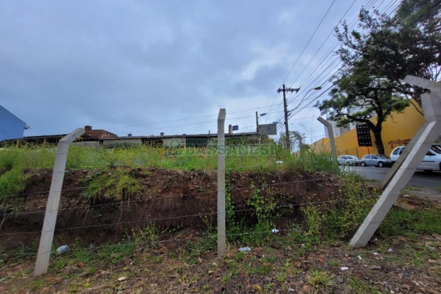 Terreno com 410m², no bairro Exposição em Caxias do Sul para Comprar