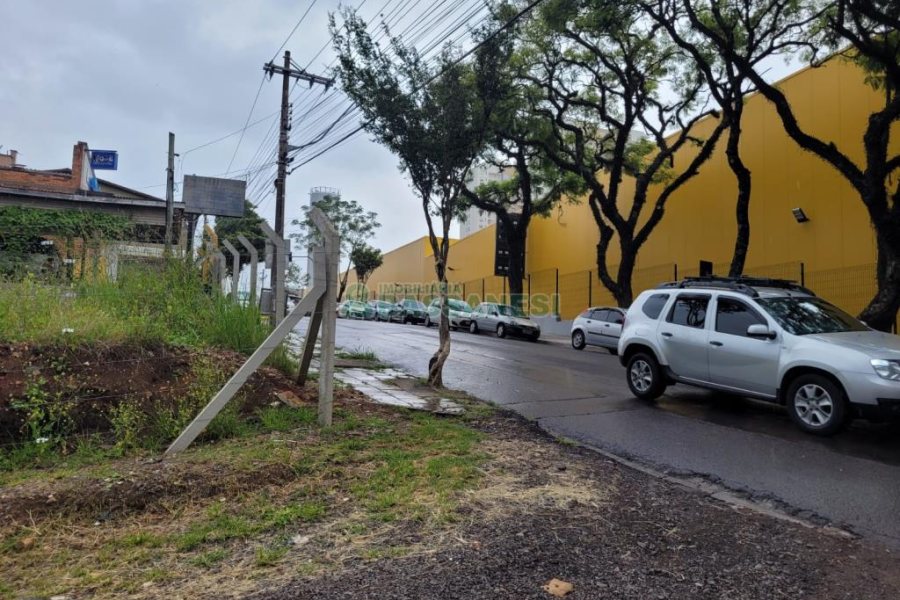 Terreno com 410m², no bairro Exposição em Caxias do Sul para Comprar
