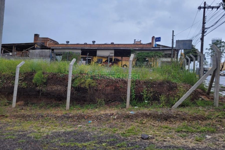Terreno com 410m², no bairro Exposição em Caxias do Sul para Comprar