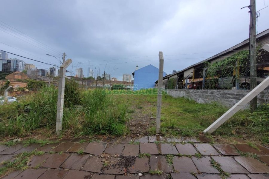Terreno com 410m², no bairro Exposição em Caxias do Sul para Comprar
