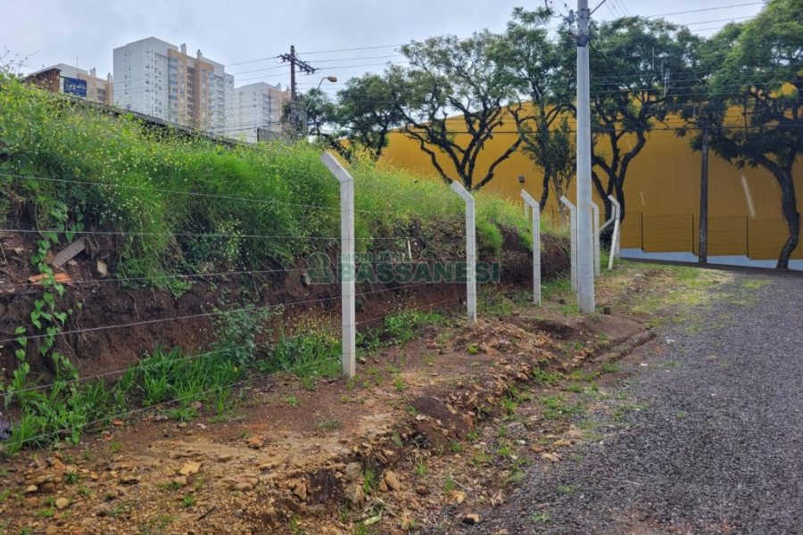 Terreno com 410m², no bairro Exposição em Caxias do Sul para Comprar