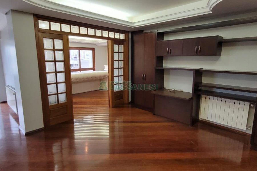Apartamento com 221m², 3 dormitórios, 2 vagas, no bairro Jardim América em Caxias do Sul para Comprar