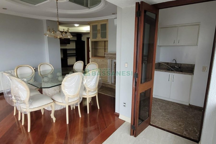 Apartamento com 221m², 3 dormitórios, 2 vagas, no bairro Jardim América em Caxias do Sul para Comprar