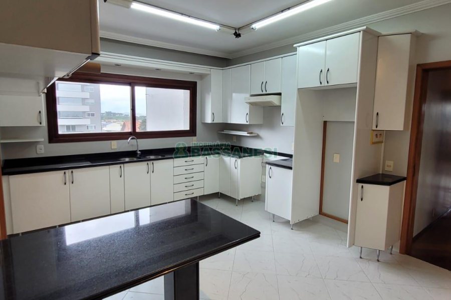 Apartamento com 221m², 3 dormitórios, 2 vagas, no bairro Jardim América em Caxias do Sul para Comprar