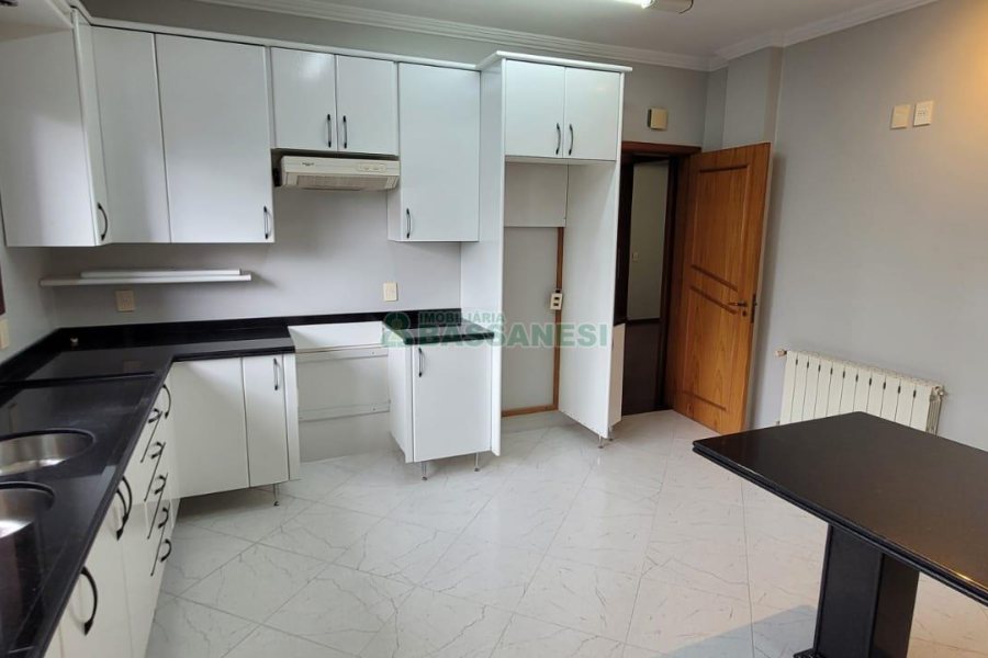 Apartamento com 221m², 3 dormitórios, 2 vagas, no bairro Jardim América em Caxias do Sul para Comprar