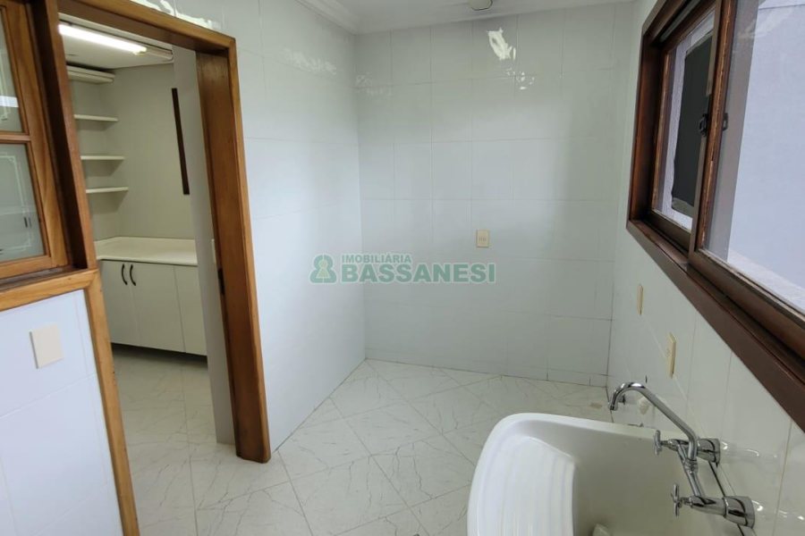 Apartamento com 221m², 3 dormitórios, 2 vagas, no bairro Jardim América em Caxias do Sul para Comprar