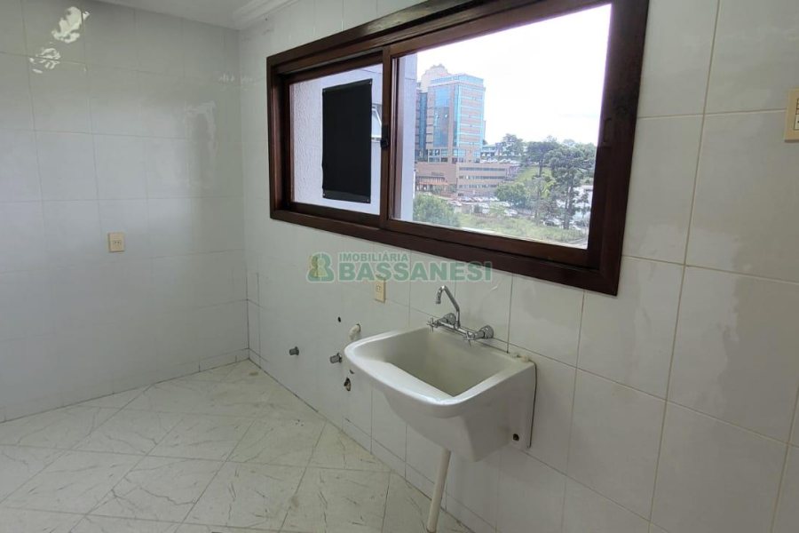 Apartamento com 221m², 3 dormitórios, 2 vagas, no bairro Jardim América em Caxias do Sul para Comprar