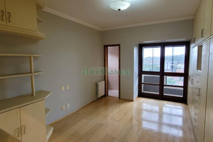 Apartamento com 221m², 3 dormitórios, 2 vagas, no bairro Jardim América em Caxias do Sul para Comprar
