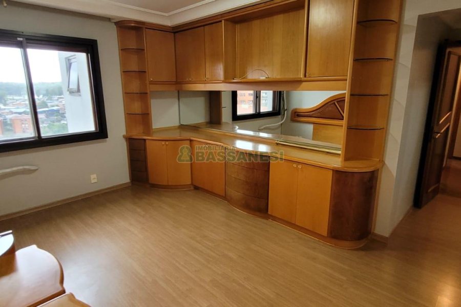 Apartamento com 221m², 3 dormitórios, 2 vagas, no bairro Jardim América em Caxias do Sul para Comprar