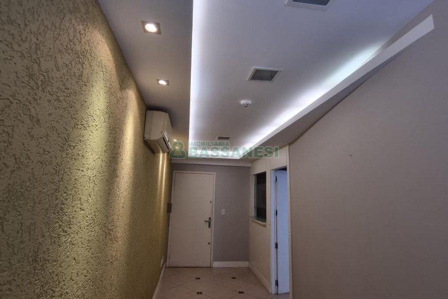 Sala com 33m², no bairro Centro em Caxias do Sul para Alugar ou Comprar