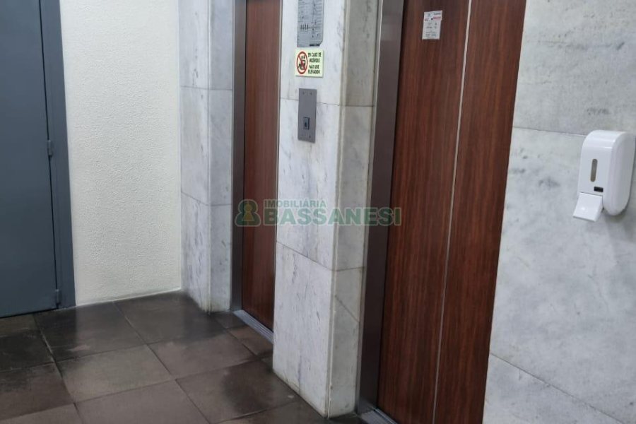 Sala com 33m², no bairro Centro em Caxias do Sul para Alugar ou Comprar