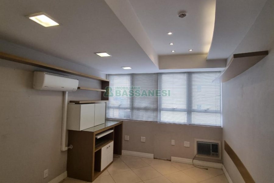 Sala com 33m², no bairro Centro em Caxias do Sul para Alugar ou Comprar