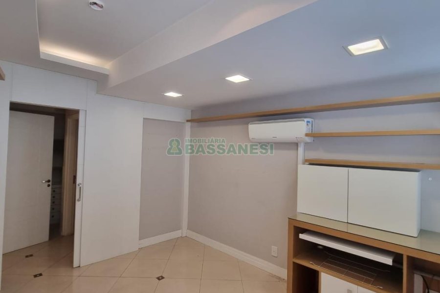 Sala com 33m², no bairro Centro em Caxias do Sul para Alugar ou Comprar