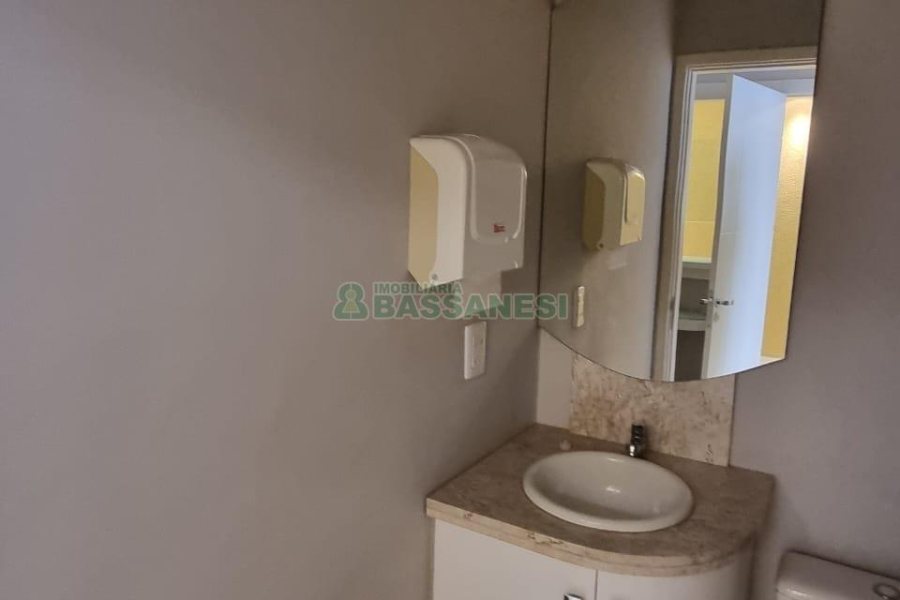 Sala com 33m², no bairro Centro em Caxias do Sul para Alugar ou Comprar