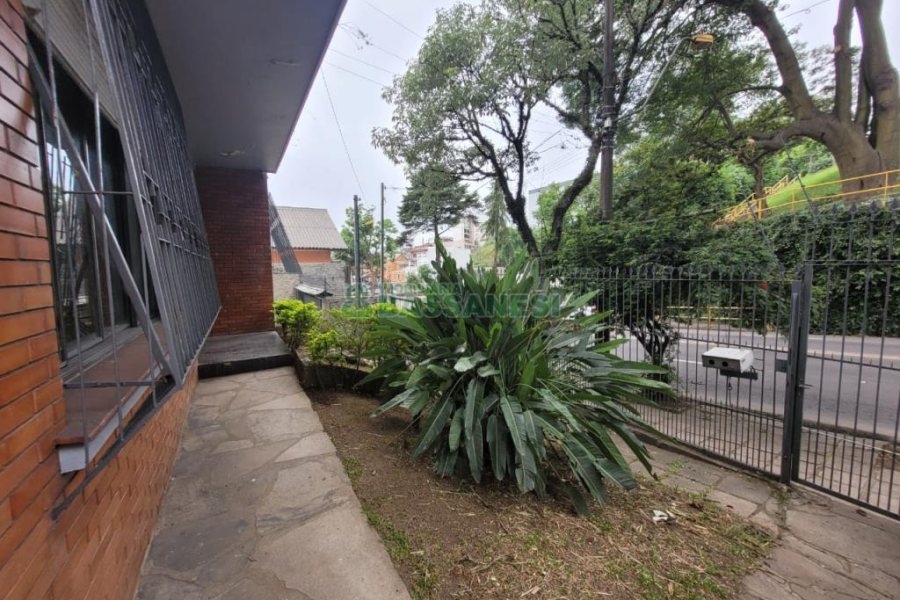 Casa com 200m², 5 dormitórios, 2 vagas, no bairro Marechal Floriano em Caxias do Sul para Comprar