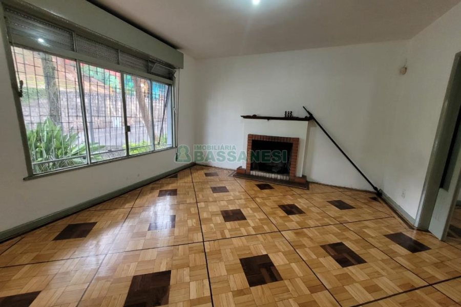 Casa com 200m², 5 dormitórios, 2 vagas, no bairro Marechal Floriano em Caxias do Sul para Comprar
