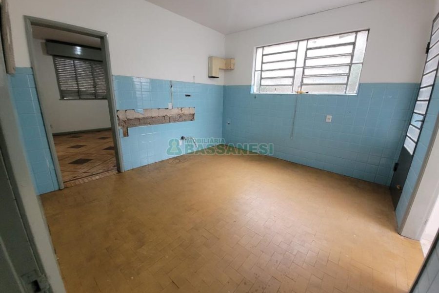 Casa com 200m², 5 dormitórios, 2 vagas, no bairro Marechal Floriano em Caxias do Sul para Comprar