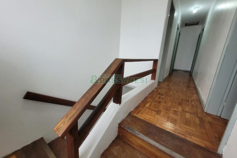 Casa com 200m², 5 dormitórios, 2 vagas, no bairro Marechal Floriano em Caxias do Sul para Comprar