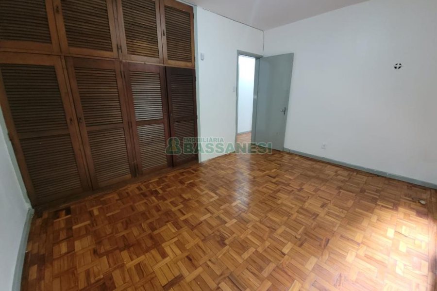 Casa com 200m², 5 dormitórios, 2 vagas, no bairro Marechal Floriano em Caxias do Sul para Comprar