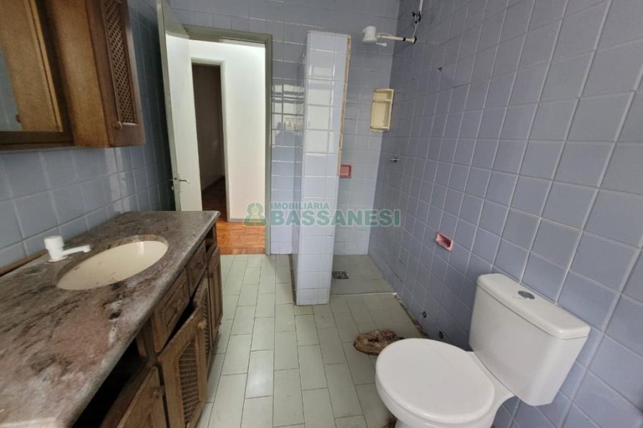 Casa com 200m², 5 dormitórios, 2 vagas, no bairro Marechal Floriano em Caxias do Sul para Comprar