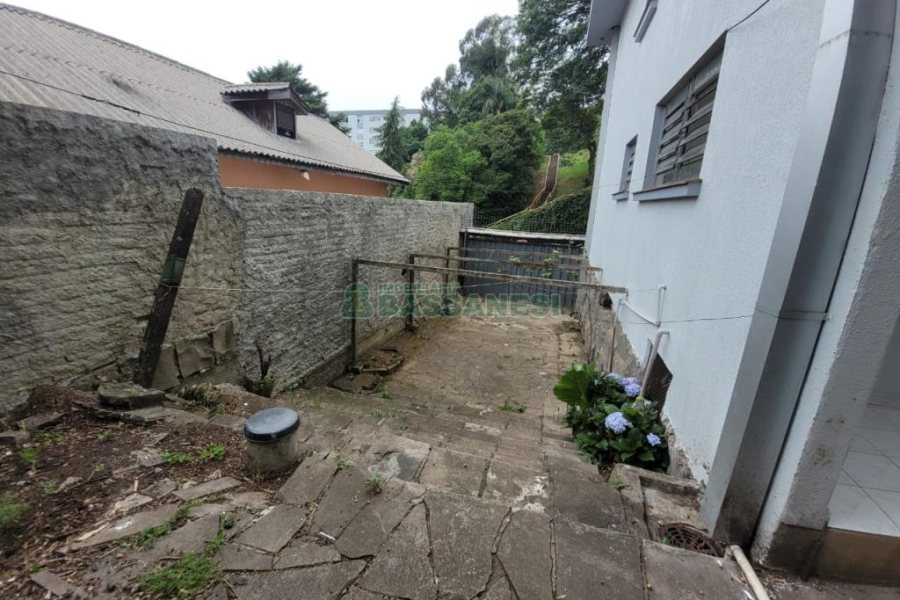 Casa com 200m², 5 dormitórios, 2 vagas, no bairro Marechal Floriano em Caxias do Sul para Comprar