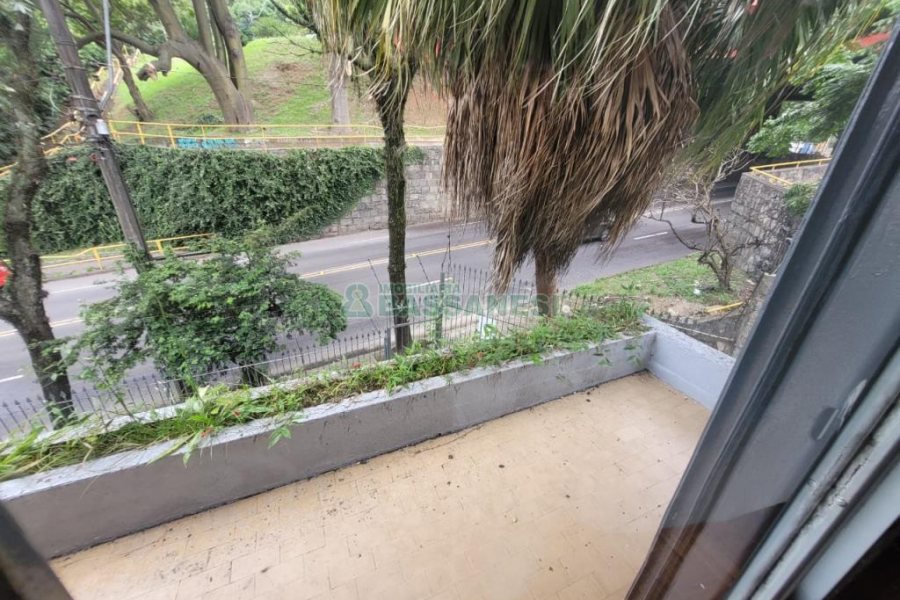 Casa com 200m², 5 dormitórios, 2 vagas, no bairro Marechal Floriano em Caxias do Sul para Comprar