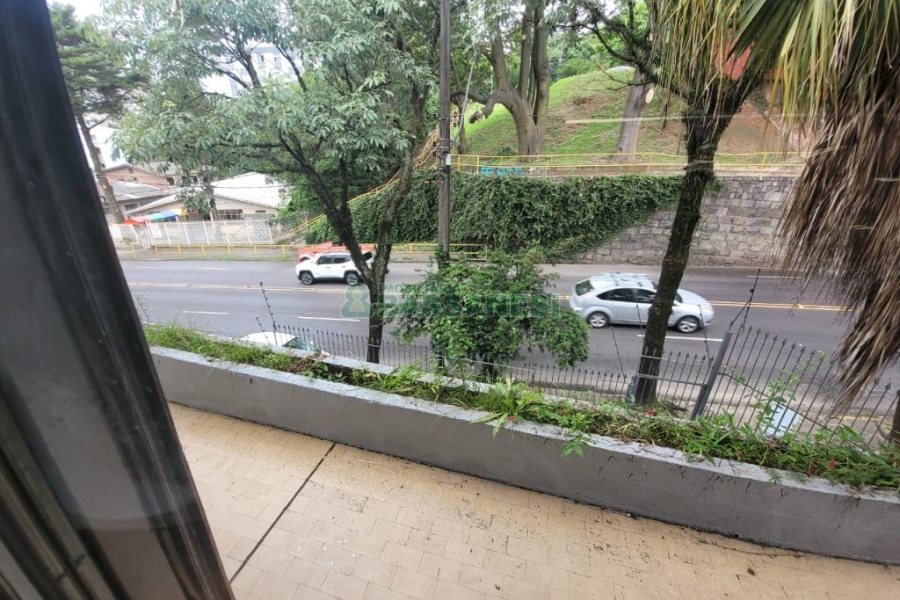 Casa com 200m², 5 dormitórios, 2 vagas, no bairro Marechal Floriano em Caxias do Sul para Comprar