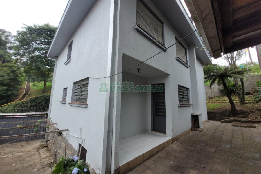 Casa com 200m², 5 dormitórios, 2 vagas, no bairro Marechal Floriano em Caxias do Sul para Comprar
