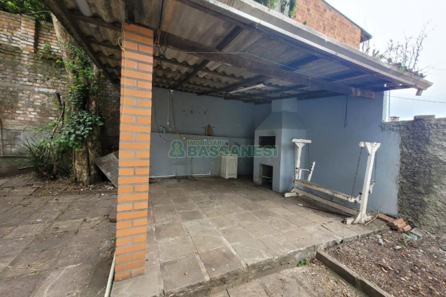 Casa com 200m², 5 dormitórios, 2 vagas, no bairro Marechal Floriano em Caxias do Sul para Comprar