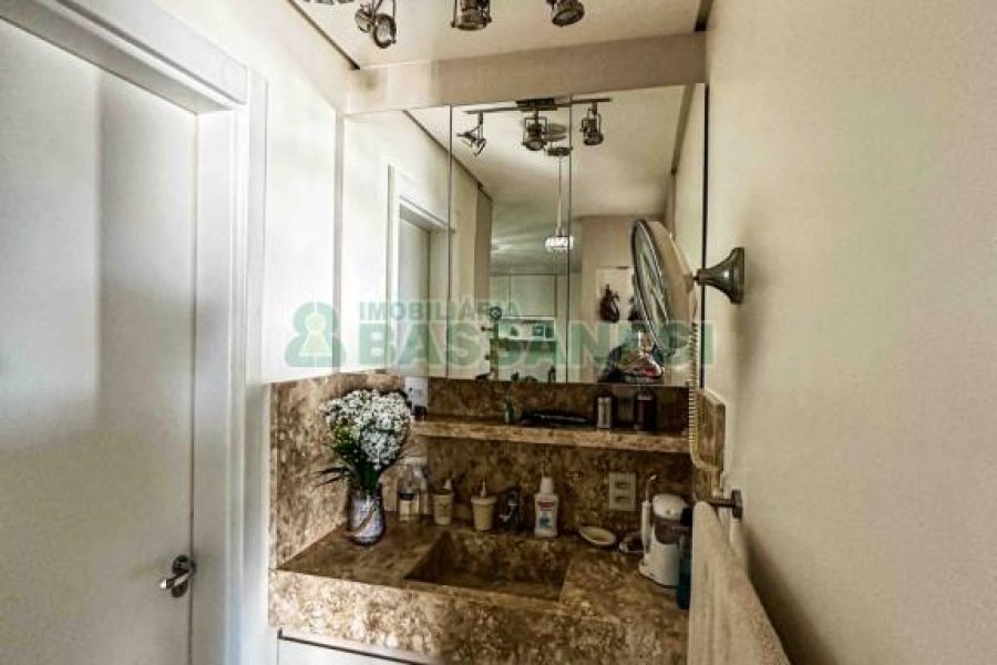 Apartamento com 58m², 1 dormitório, 1 vaga, no bairro Centro em Caxias do Sul para Comprar