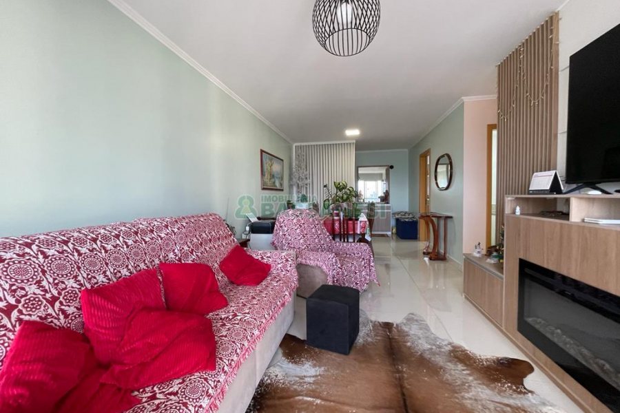 Apto Mobiliado com 114m², 3 dormitórios, 2 vagas, no bairro Universitário em Caxias do Sul para Alugar