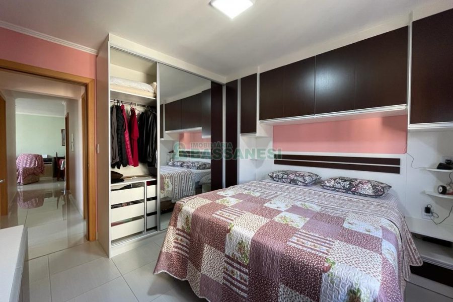 Apto Mobiliado com 114m², 3 dormitórios, 2 vagas, no bairro Universitário em Caxias do Sul para Alugar