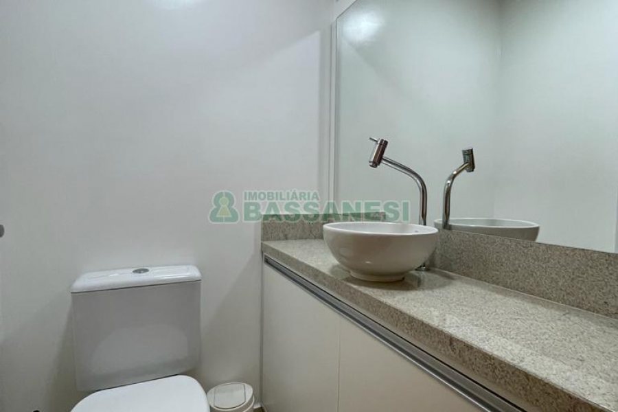 Apto Mobiliado com 114m², 3 dormitórios, 2 vagas, no bairro Universitário em Caxias do Sul para Alugar