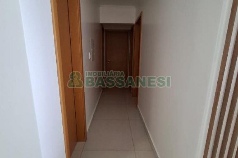 Apto Mobiliado com 115m², 3 dormitórios, 2 vagas, no bairro Universitário em Caxias do Sul para Alugar