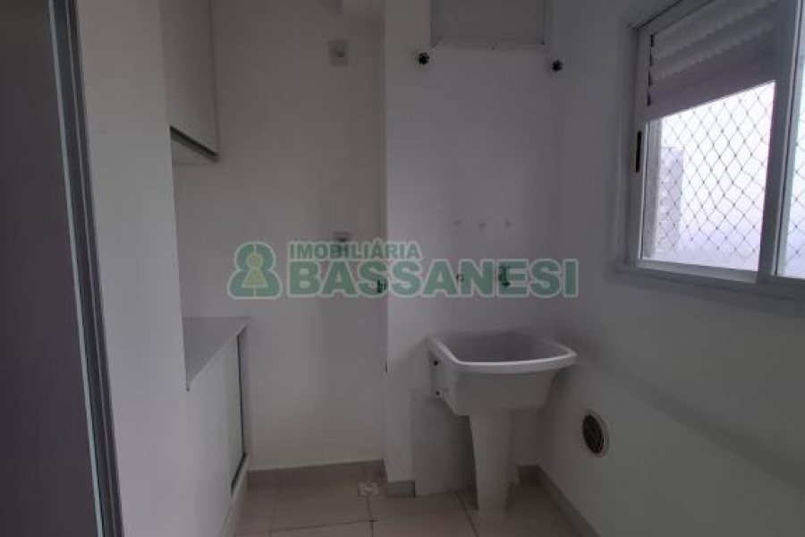 Apto Mobiliado com 115m², 3 dormitórios, 2 vagas, no bairro Universitário em Caxias do Sul para Alugar