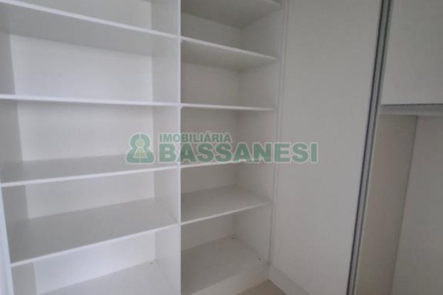 Apto Mobiliado com 115m², 3 dormitórios, 2 vagas, no bairro Universitário em Caxias do Sul para Alugar