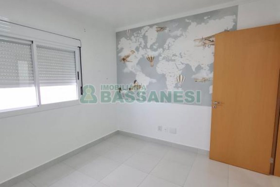 Apto Mobiliado com 115m², 3 dormitórios, 2 vagas, no bairro Universitário em Caxias do Sul para Alugar