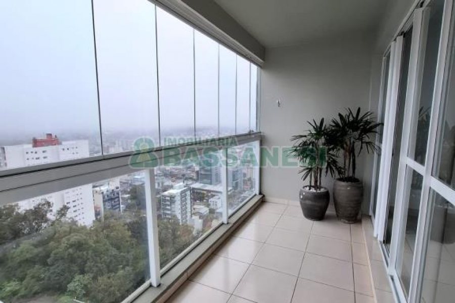 Apto Mobiliado com 115m², 3 dormitórios, 2 vagas, no bairro Universitário em Caxias do Sul para Alugar