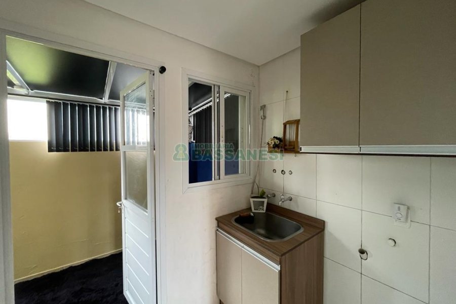 Sobrado Mobiliado com 320m², 2 dormitórios, 2 vagas, no bairro Santa Catarina em Caxias do Sul para Alugar