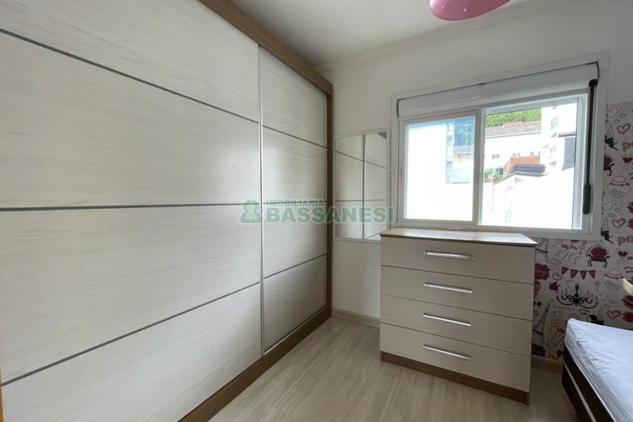 Sobrado Mobiliado com 320m², 2 dormitórios, 2 vagas, no bairro Santa Catarina em Caxias do Sul para Alugar