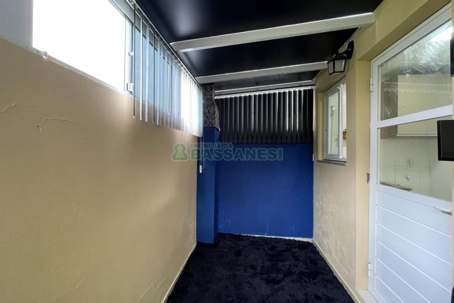 Sobrado Mobiliado com 320m², 2 dormitórios, 2 vagas, no bairro Santa Catarina em Caxias do Sul para Alugar