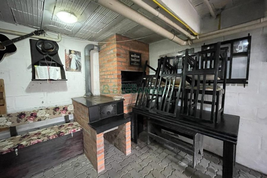 Sobrado Mobiliado com 320m², 2 dormitórios, 2 vagas, no bairro Santa Catarina em Caxias do Sul para Alugar