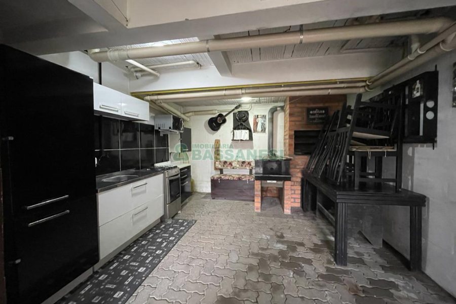 Sobrado Mobiliado com 320m², 2 dormitórios, 2 vagas, no bairro Santa Catarina em Caxias do Sul para Alugar